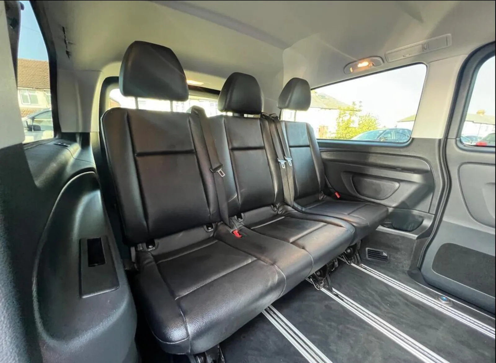 Vito middle row with twin captain seats